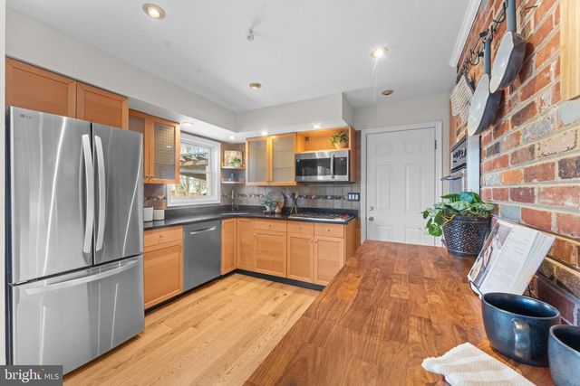 7448 LONG PINE DR, Springfield, VA 22151