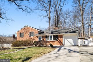 7448 LONG PINE DR, Springfield, VA 22151