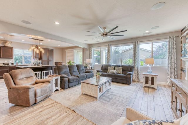 3044 N Jason Avenue, Fresno, CA 93737