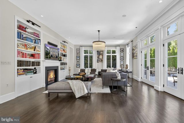 2107 FOXHALL RD NW, Washington, DC 20007