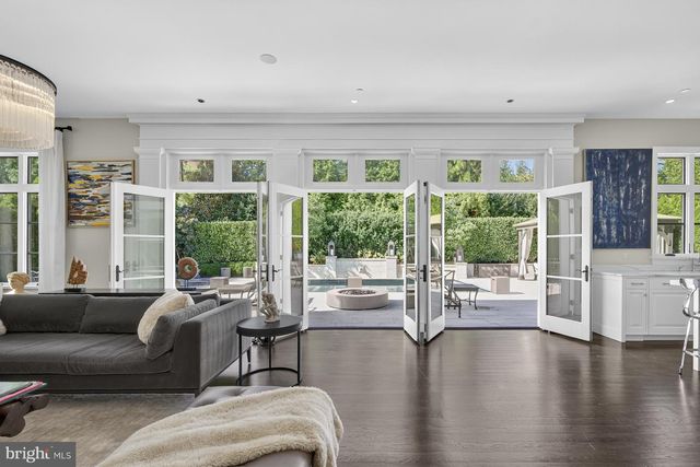 2107 FOXHALL RD NW, Washington, DC 20007