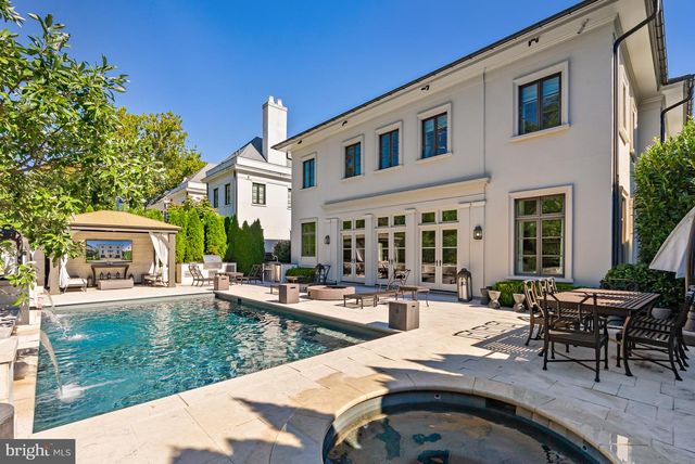 2107 FOXHALL RD NW, Washington, DC 20007