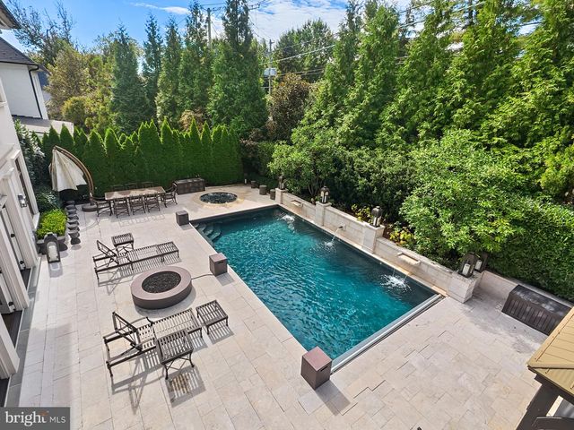 2107 FOXHALL RD NW, Washington, DC 20007