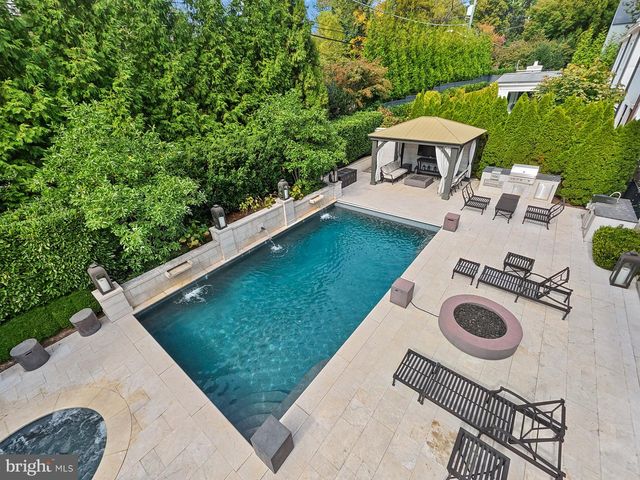2107 FOXHALL RD NW, Washington, DC 20007
