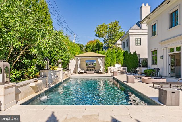 2107 FOXHALL RD NW, Washington, DC 20007