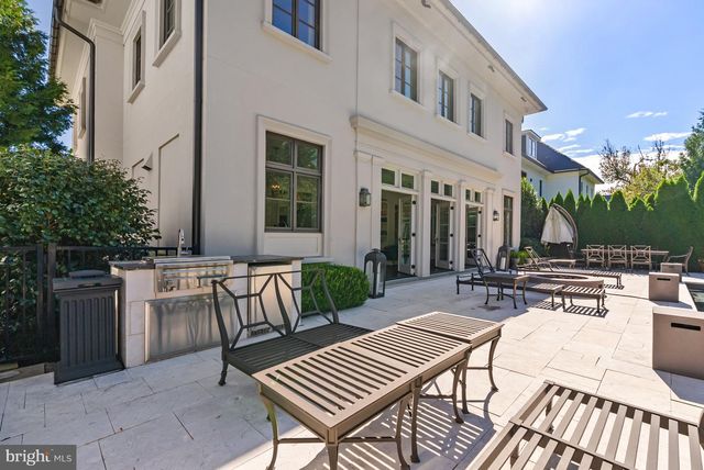 2107 FOXHALL RD NW, Washington, DC 20007