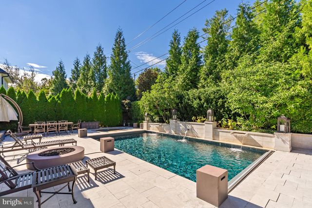 2107 FOXHALL RD NW, Washington, DC 20007