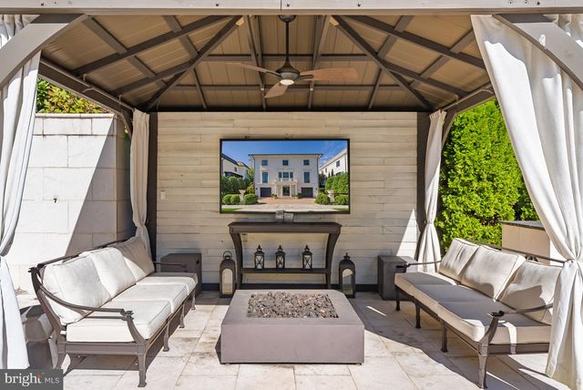 2107 FOXHALL RD NW, Washington, DC 20007