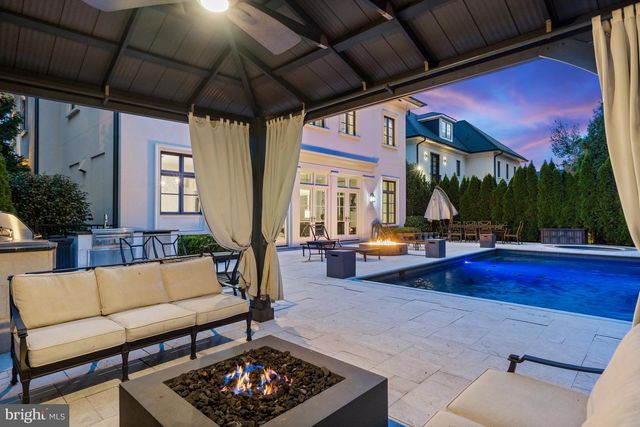 2107 FOXHALL RD NW, Washington, DC 20007