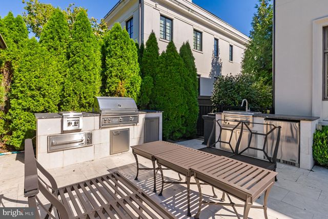 2107 FOXHALL RD NW, Washington, DC 20007