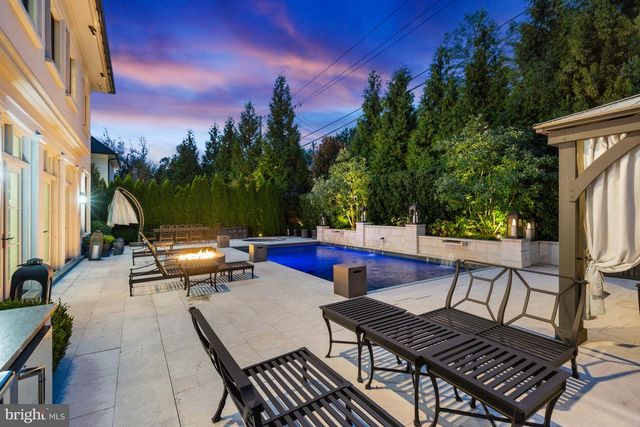 2107 FOXHALL RD NW, Washington, DC 20007