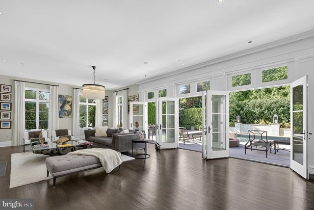 2107 FOXHALL RD NW, Washington, DC 20007