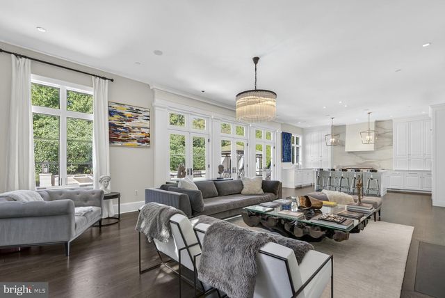 2107 FOXHALL RD NW, Washington, DC 20007