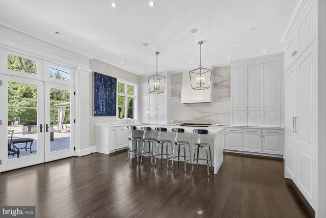 2107 FOXHALL RD NW, Washington, DC 20007