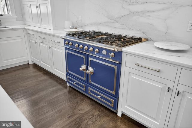 2107 FOXHALL RD NW, Washington, DC 20007