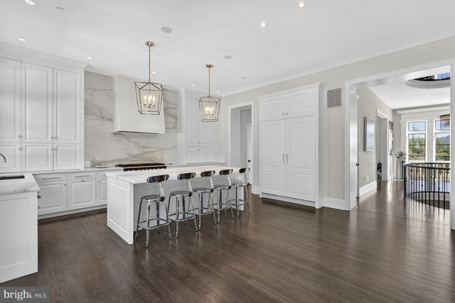 2107 FOXHALL RD NW, Washington, DC 20007