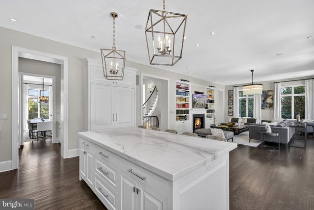 2107 FOXHALL RD NW, Washington, DC 20007