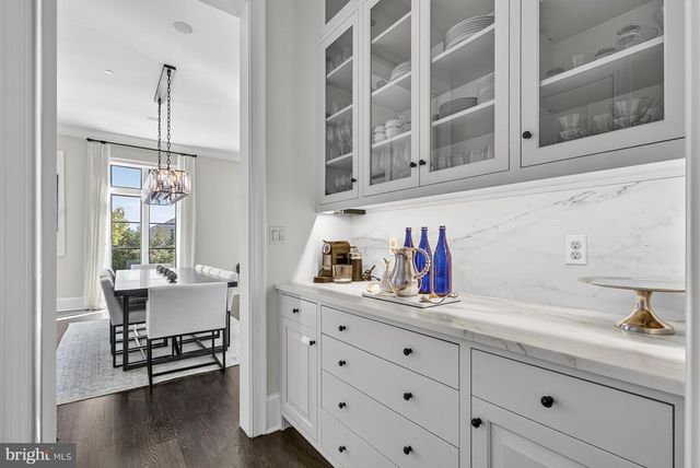 2107 FOXHALL RD NW, Washington, DC 20007