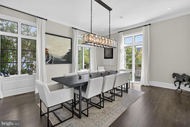 2107 FOXHALL RD NW, Washington, DC 20007