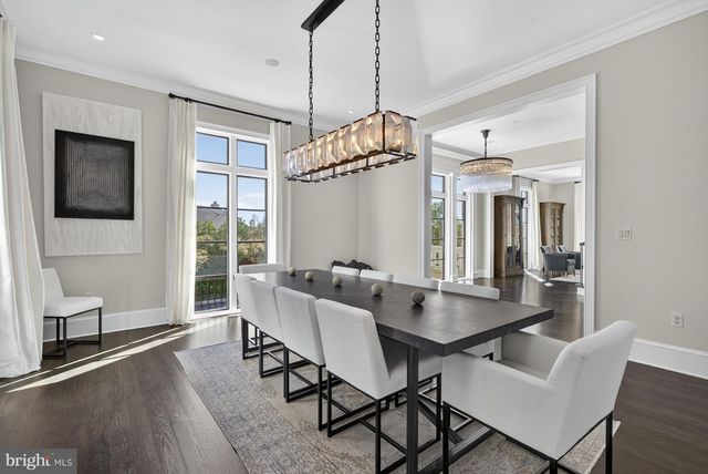 2107 FOXHALL RD NW, Washington, DC 20007