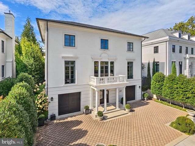 2107 FOXHALL RD NW, Washington, DC 20007