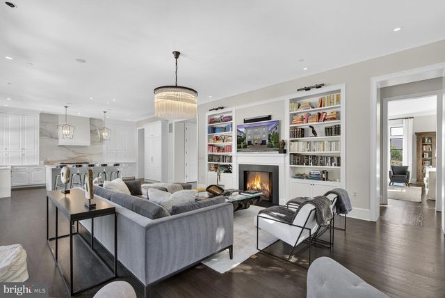 2107 FOXHALL RD NW, Washington, DC 20007