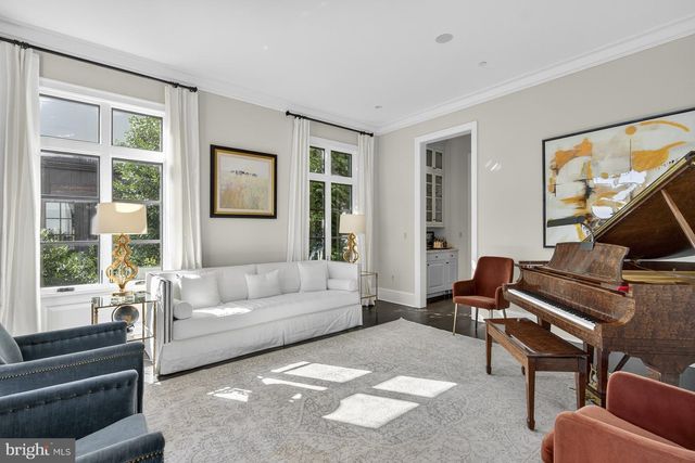 2107 FOXHALL RD NW, Washington, DC 20007