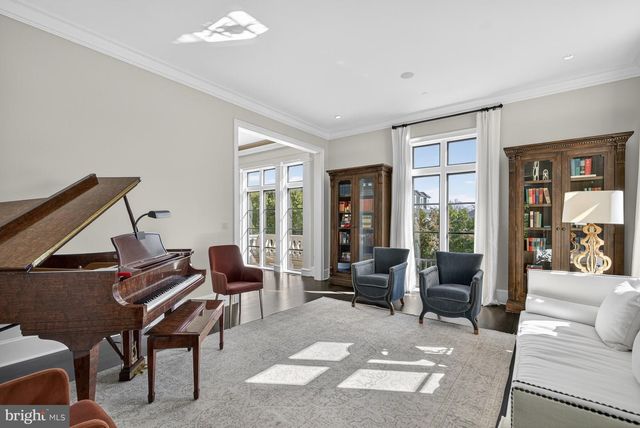 2107 FOXHALL RD NW, Washington, DC 20007