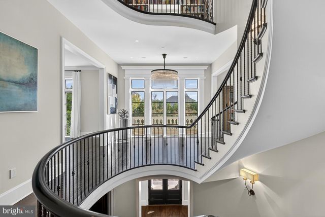 2107 FOXHALL RD NW, Washington, DC 20007