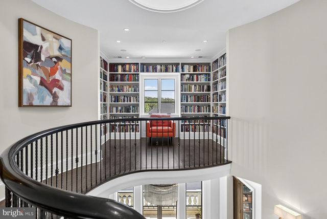 2107 FOXHALL RD NW, Washington, DC 20007