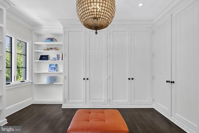 2107 FOXHALL RD NW, Washington, DC 20007