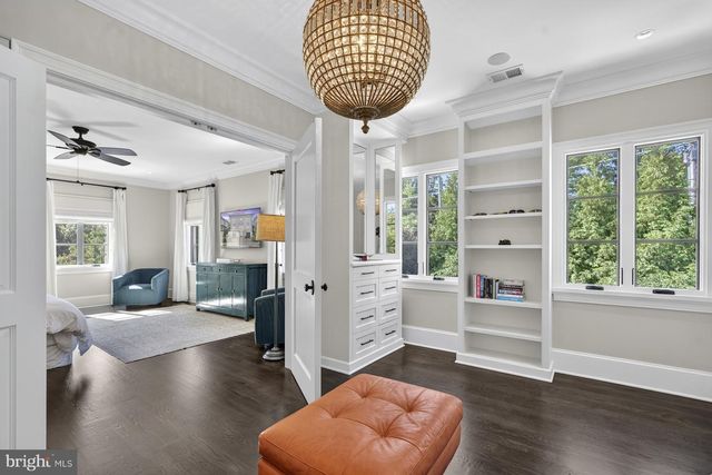 2107 FOXHALL RD NW, Washington, DC 20007