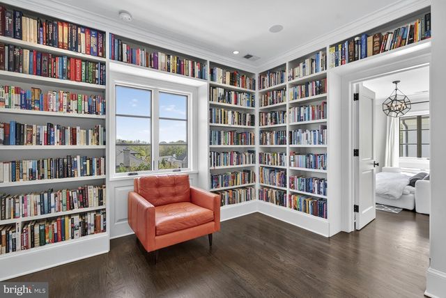 2107 FOXHALL RD NW, Washington, DC 20007