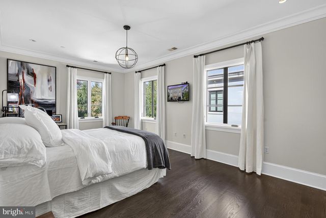 2107 FOXHALL RD NW, Washington, DC 20007