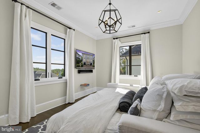 2107 FOXHALL RD NW, Washington, DC 20007