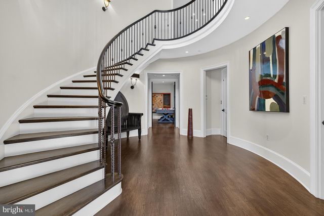 2107 FOXHALL RD NW, Washington, DC 20007