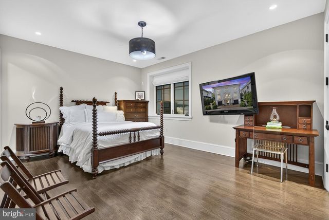 2107 FOXHALL RD NW, Washington, DC 20007