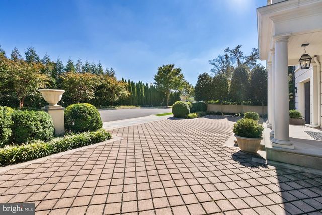 2107 FOXHALL RD NW, Washington, DC 20007