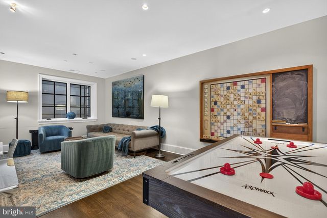 2107 FOXHALL RD NW, Washington, DC 20007