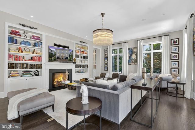 2107 FOXHALL RD NW, Washington, DC 20007