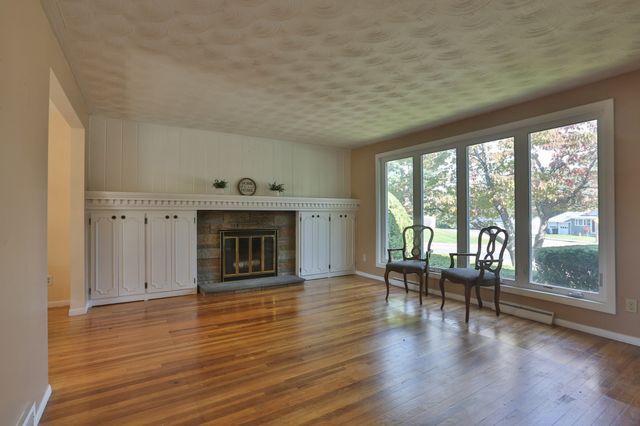136 Sherwood Dr S, Marlborough, MA 01752