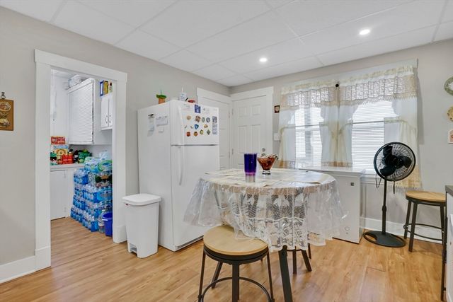 35-37 Narragansett St, Springfield, MA 01107