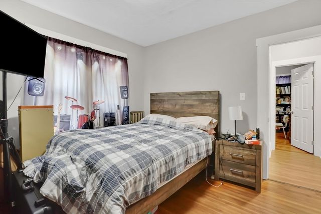 35-37 Narragansett St, Springfield, MA 01107