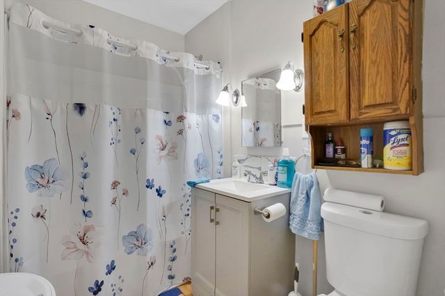 35-37 Narragansett St, Springfield, MA 01107