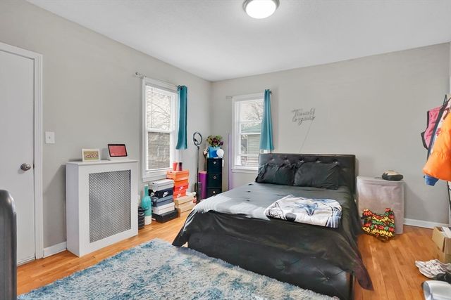 35-37 Narragansett St, Springfield, MA 01107