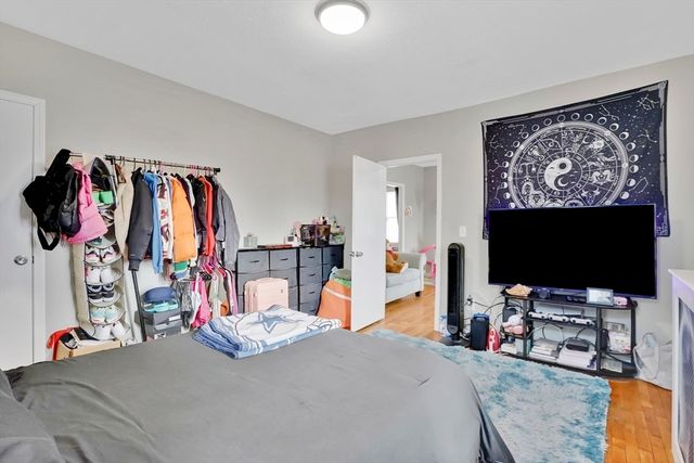 35-37 Narragansett St, Springfield, MA 01107