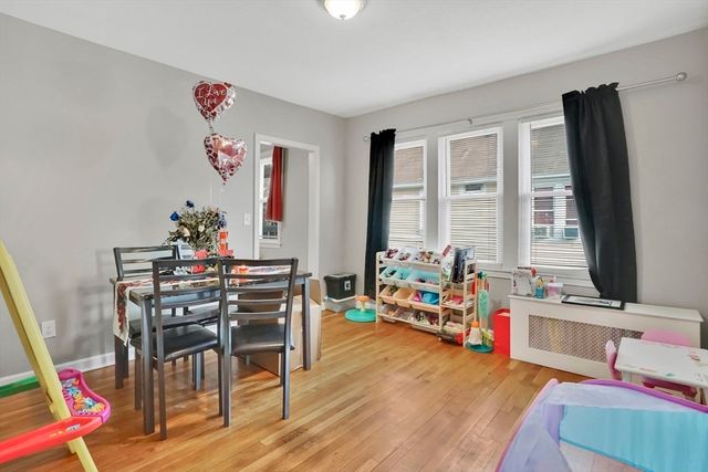 35-37 Narragansett St, Springfield, MA 01107