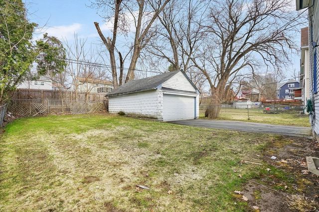 35-37 Narragansett St, Springfield, MA 01107