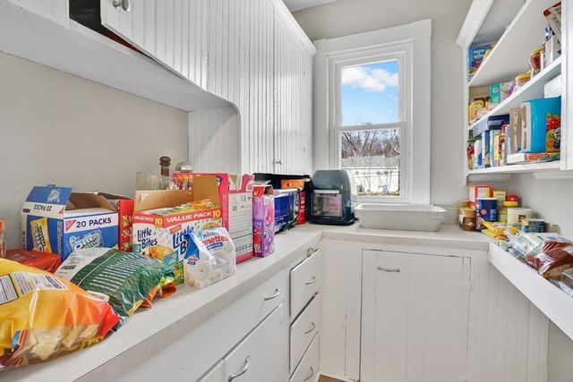 35-37 Narragansett St, Springfield, MA 01107