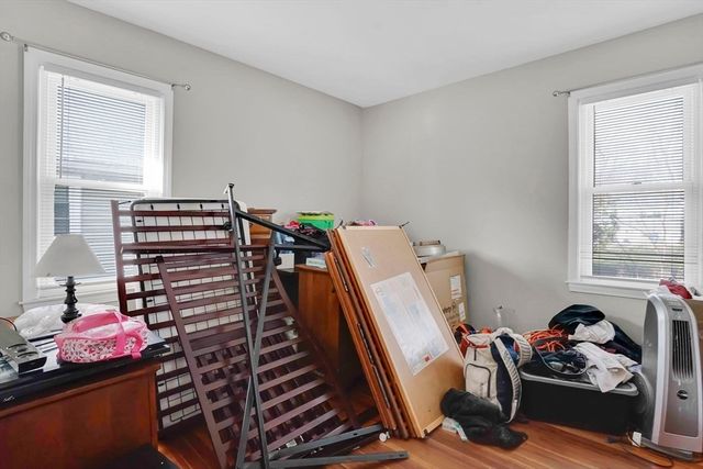 35-37 Narragansett St, Springfield, MA 01107